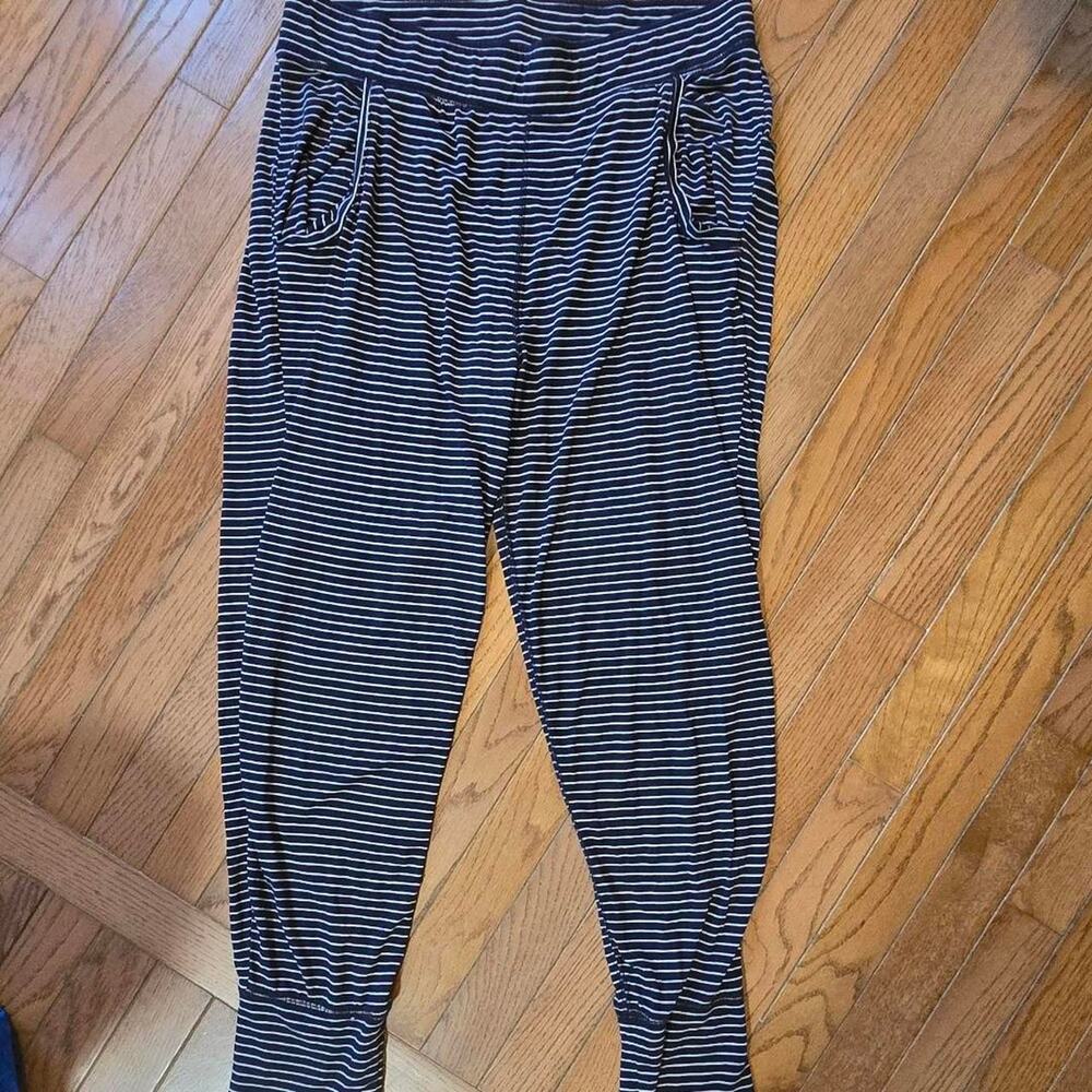 Gap white and navy striped modal & spandex pajama pants joggers in a M